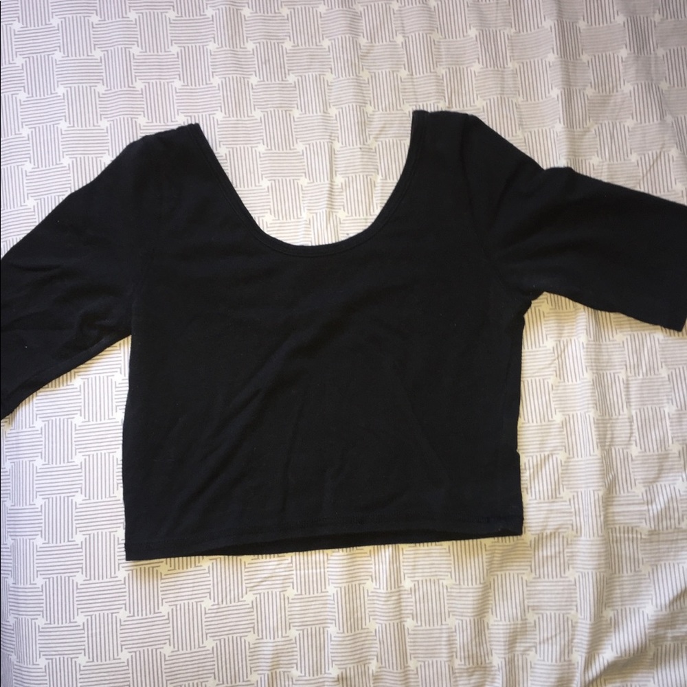 Black 3/4 length sleeves crop top